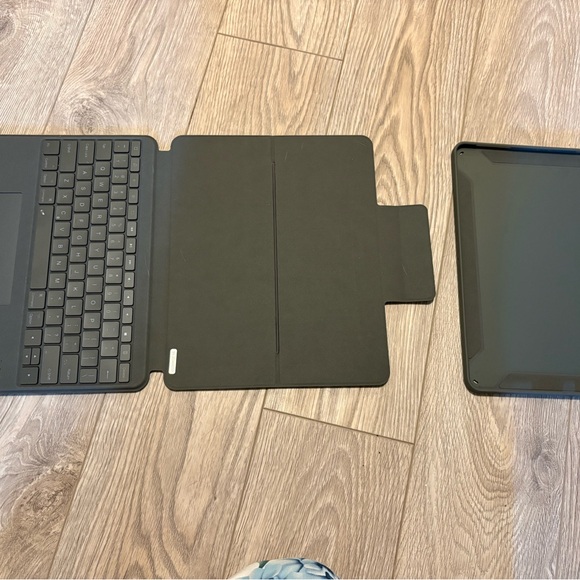 Gray Smart Trackpad Tablet Case - Picture 3 of 3